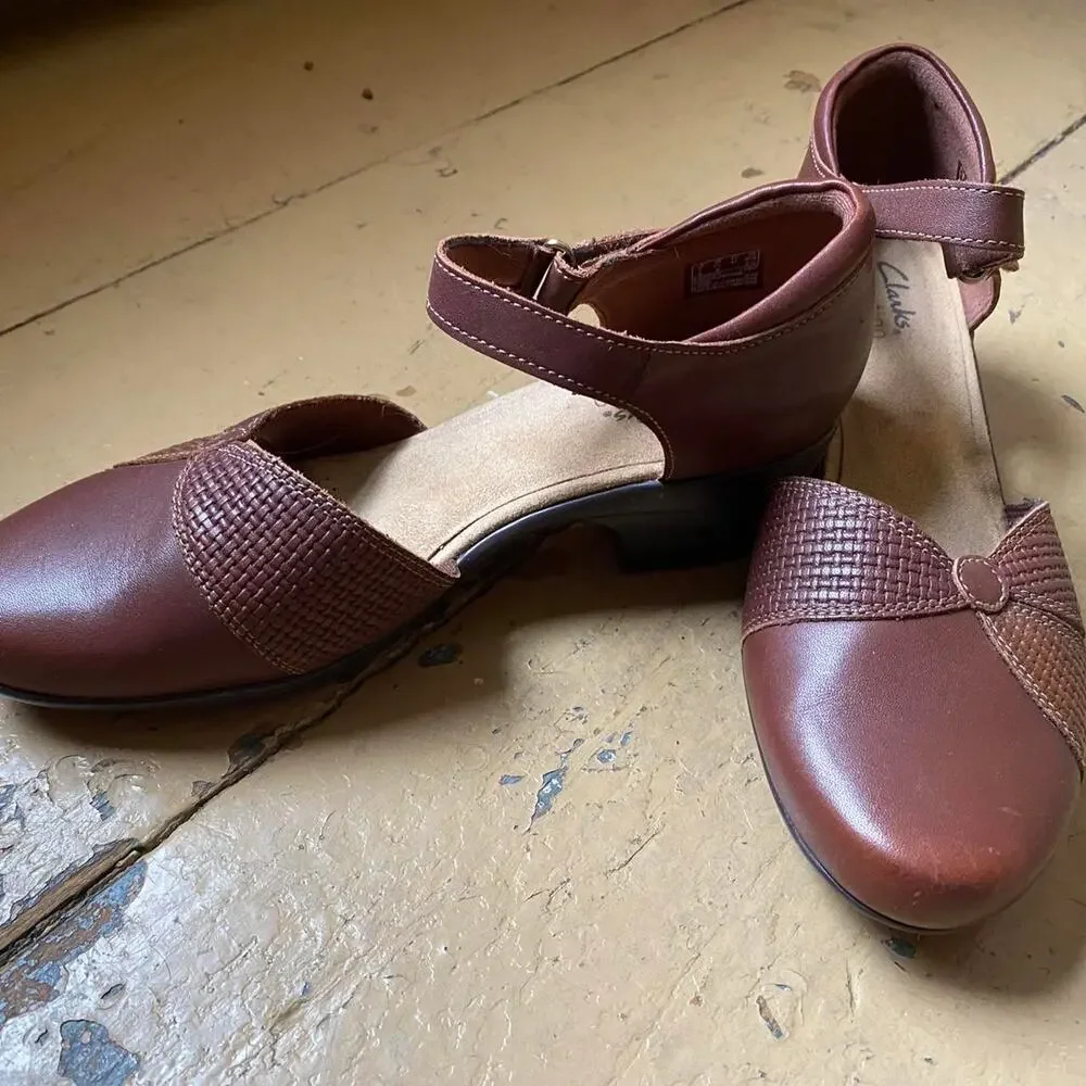 Clarks Mary Jane Shoes Womens 9.5 W Brown Leather Wide Comfort Low Heel